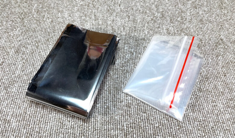 ダイソーアルミ保温ブランケットと袋