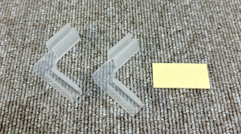 ダイソーコーナー用コードフック2つ