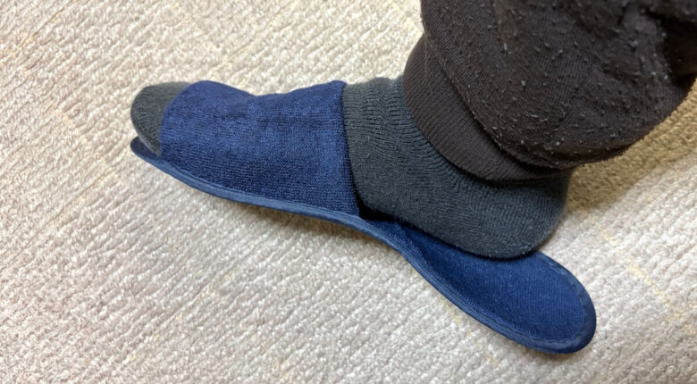 歩きにくいスリッパ