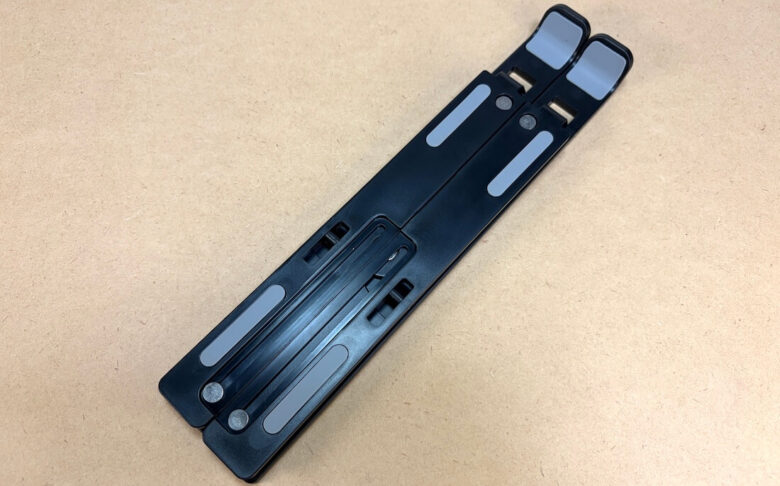 折りたたんだタブレットスタンド