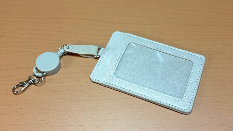 ダイソーリール付きパスケース