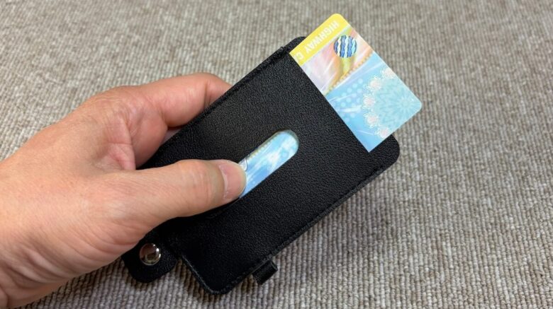 パスケースの空気穴