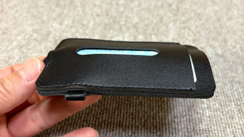 カードは湾曲する