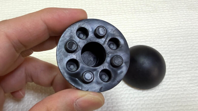 スタンド裏面の凹凸