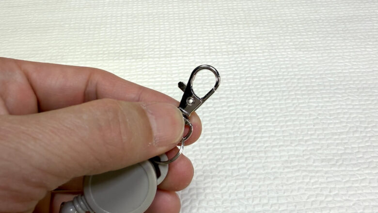 ダイソーのパスケースのナスカン