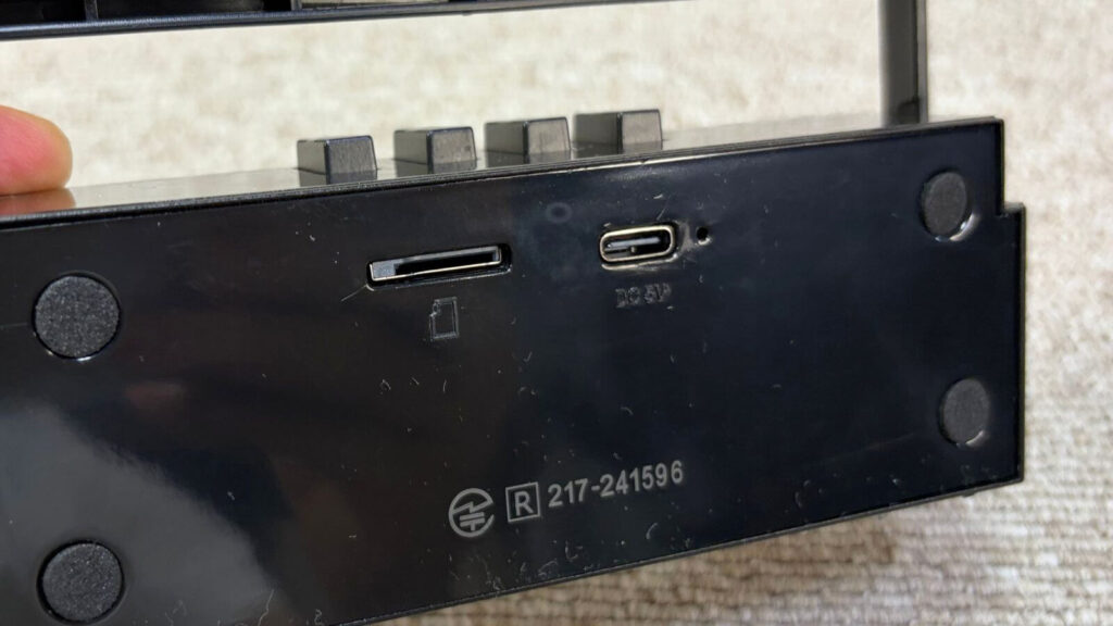 スピーカーの充電部分
