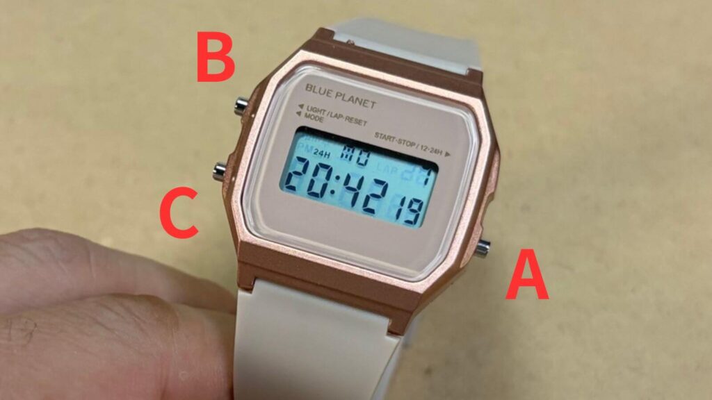 時刻合わせや各機能で使うボタンの位置